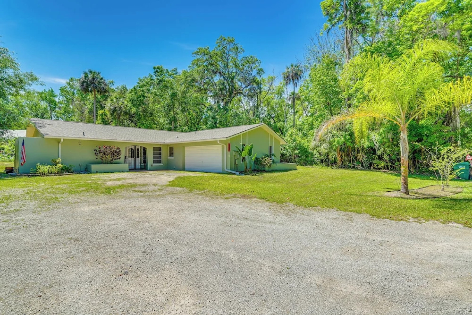 Lovely Crystal River Home w/ Lanai & Pool!