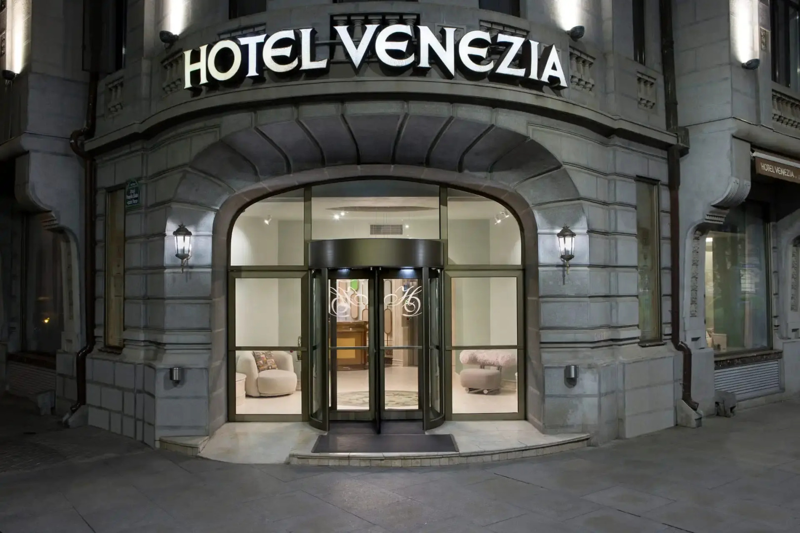 Zeus Essence Bucharest Venezia