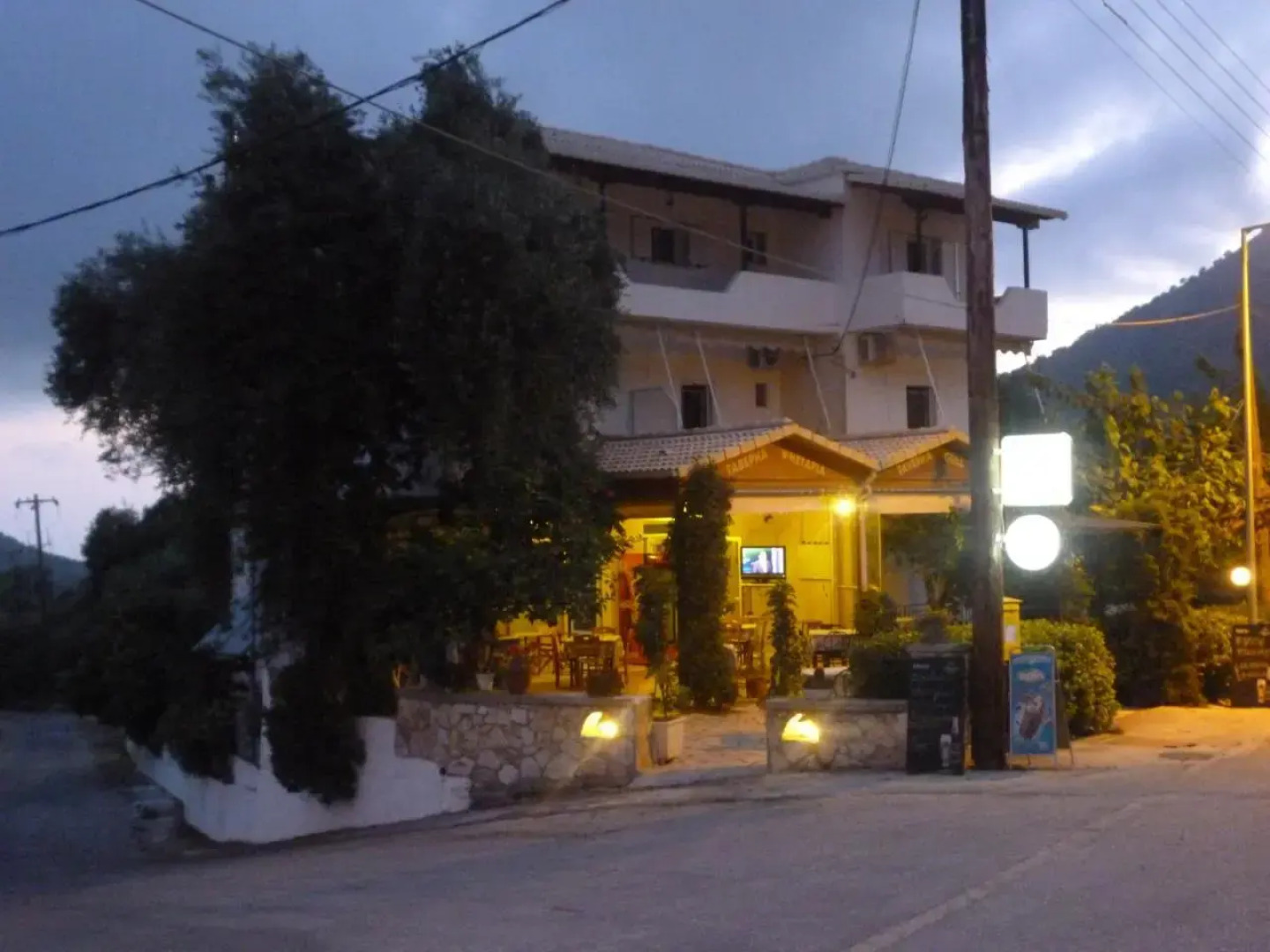 Babis Taverna & Rooms
