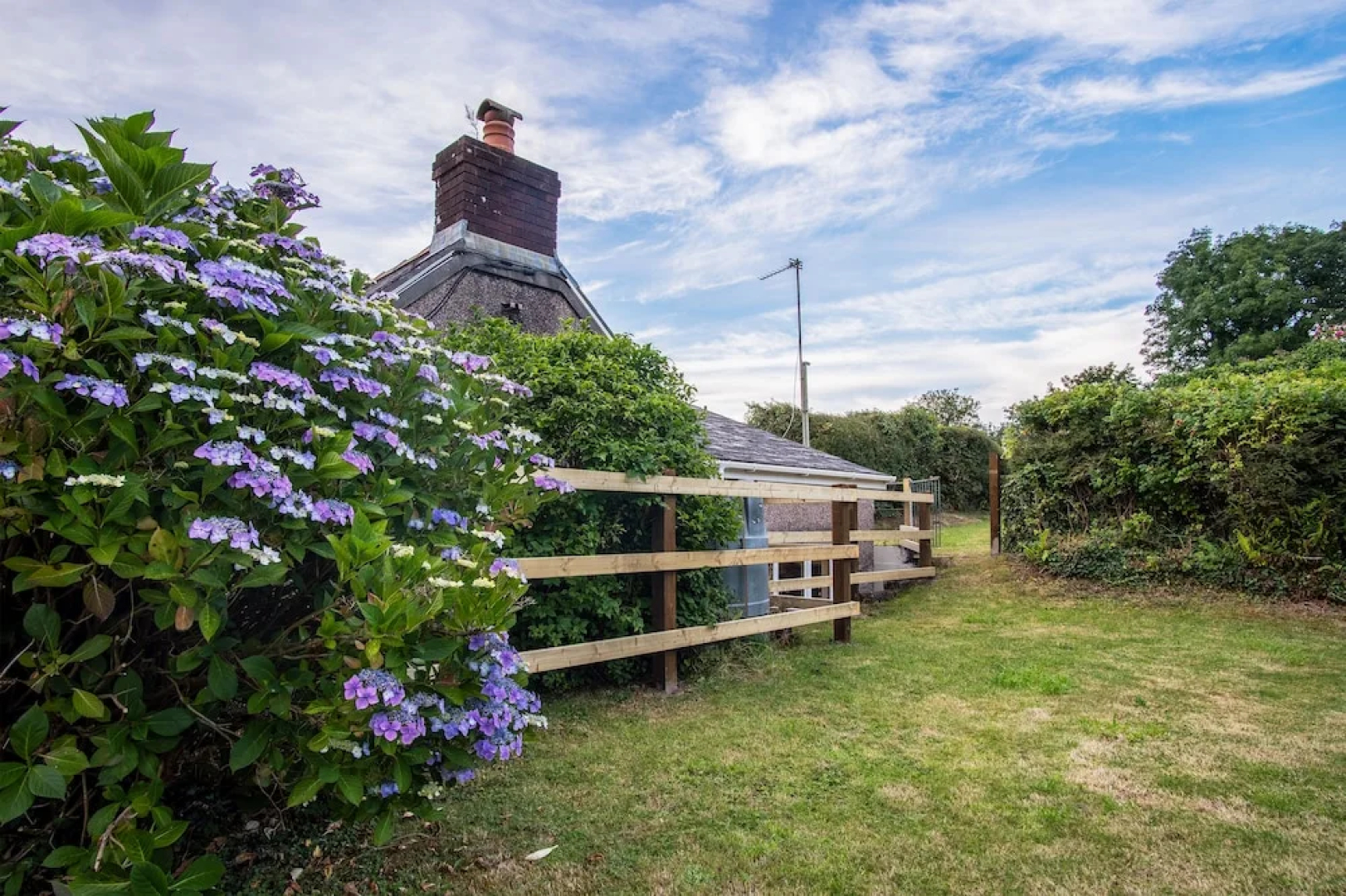 Holloway - 2 Bedroom Cottage - Stepaside