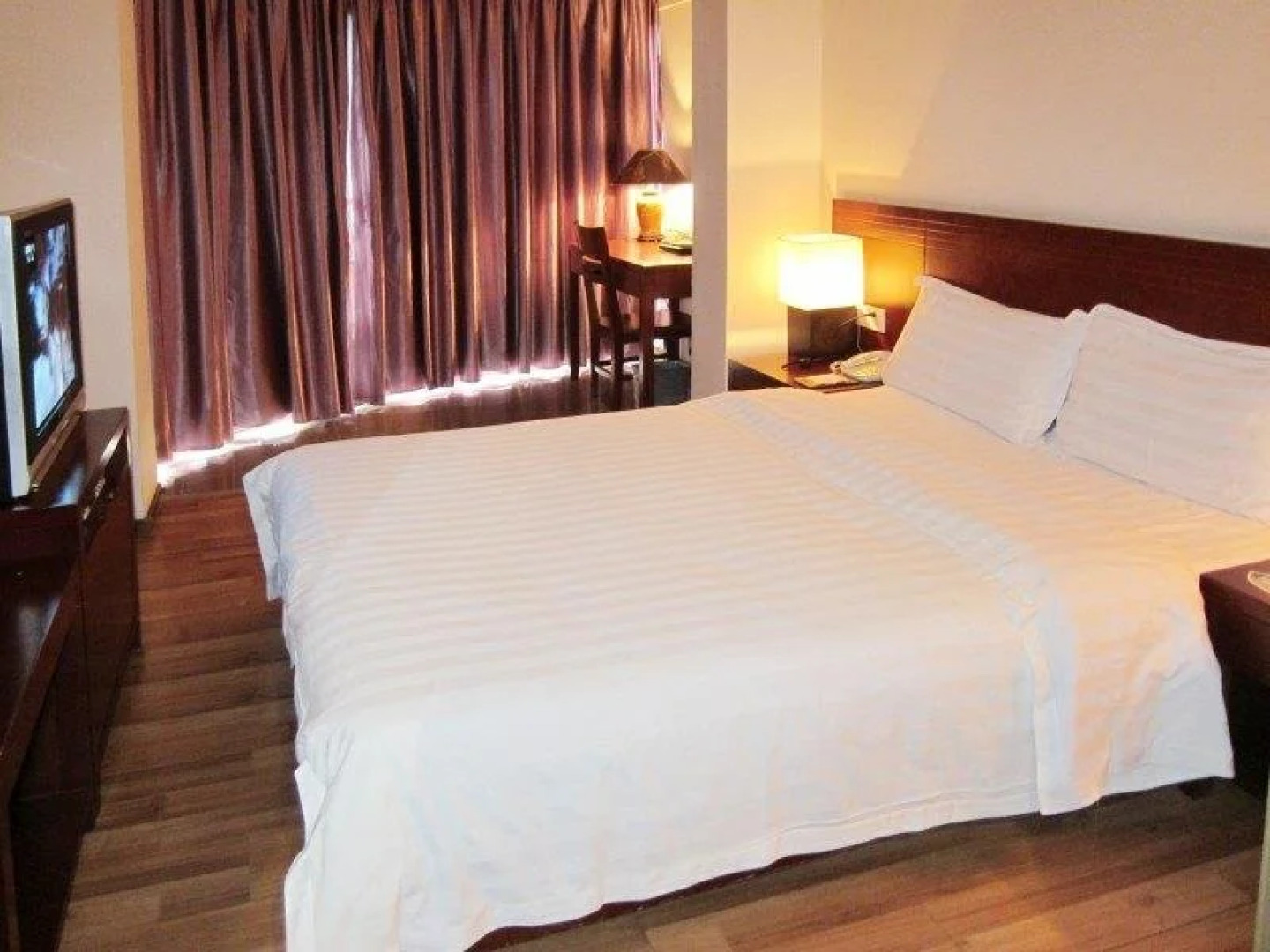 Phoenix Tree Business Hotel