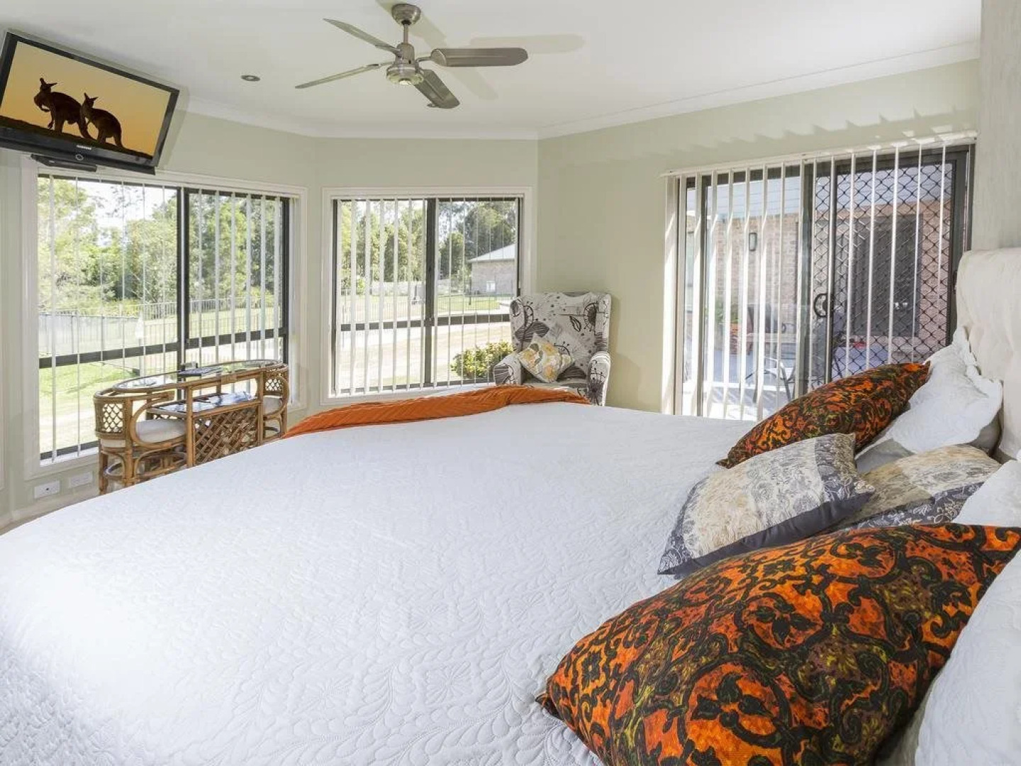 Breakfast with the Kangaroos