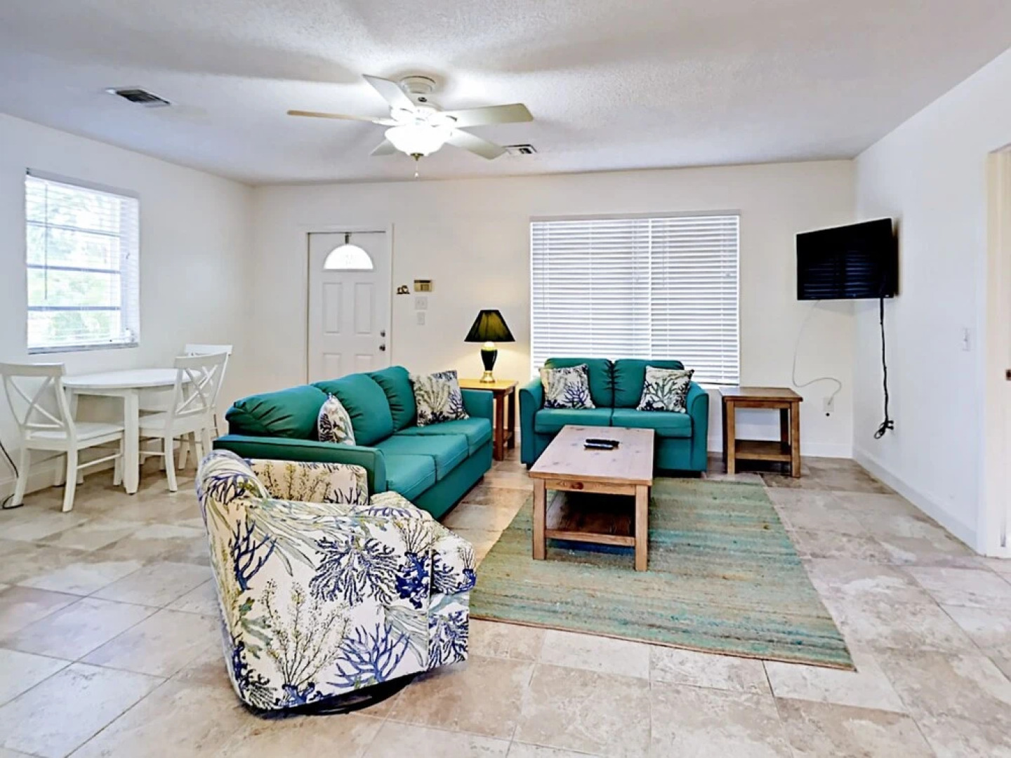 353 Barry Home 6 Bedrooms 4.5 Bathrooms Home