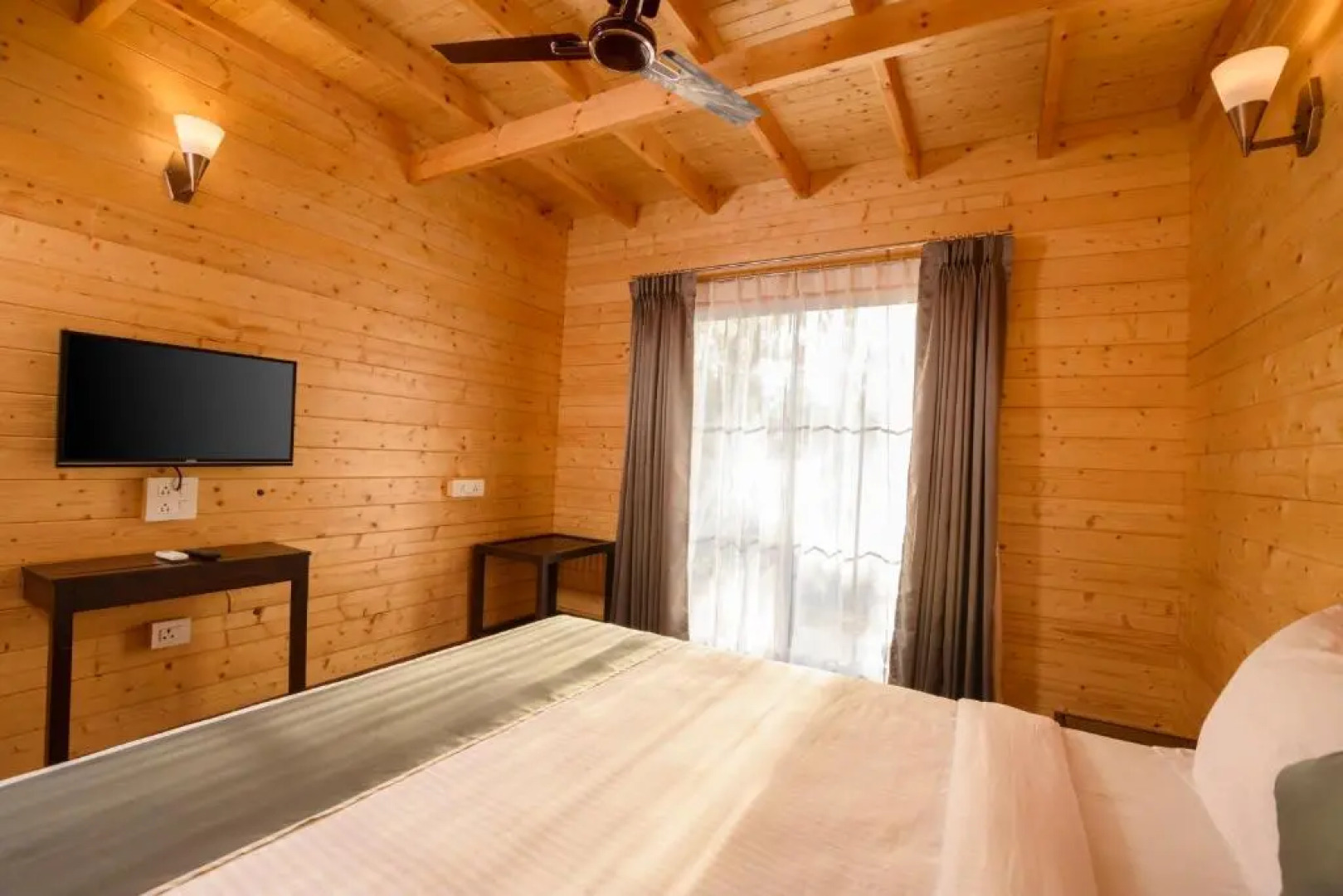 White woods Resort & Spa