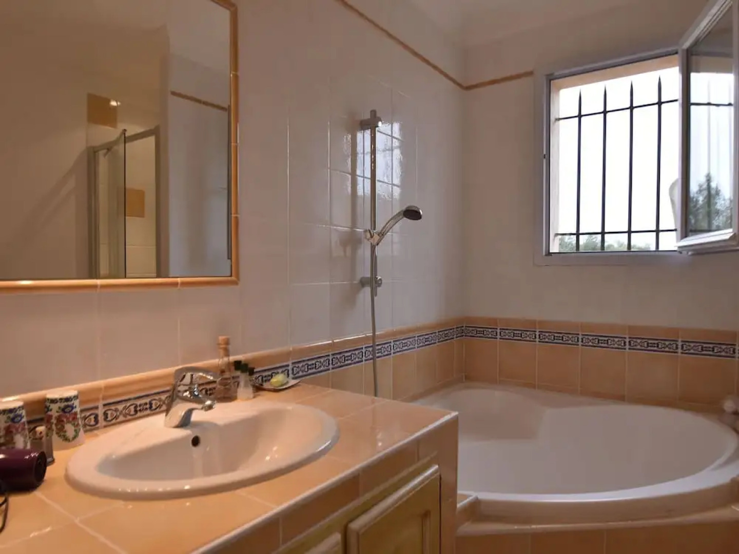 Luxurious Villa in Castillon-du-gard With Outdoor Kitchen