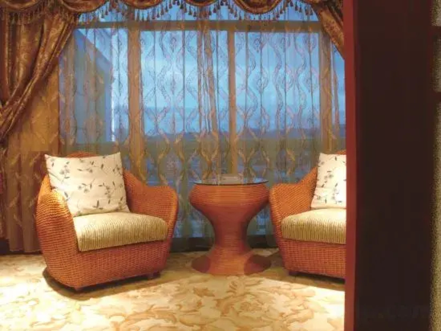 Shiwai Taoyuan Hotel