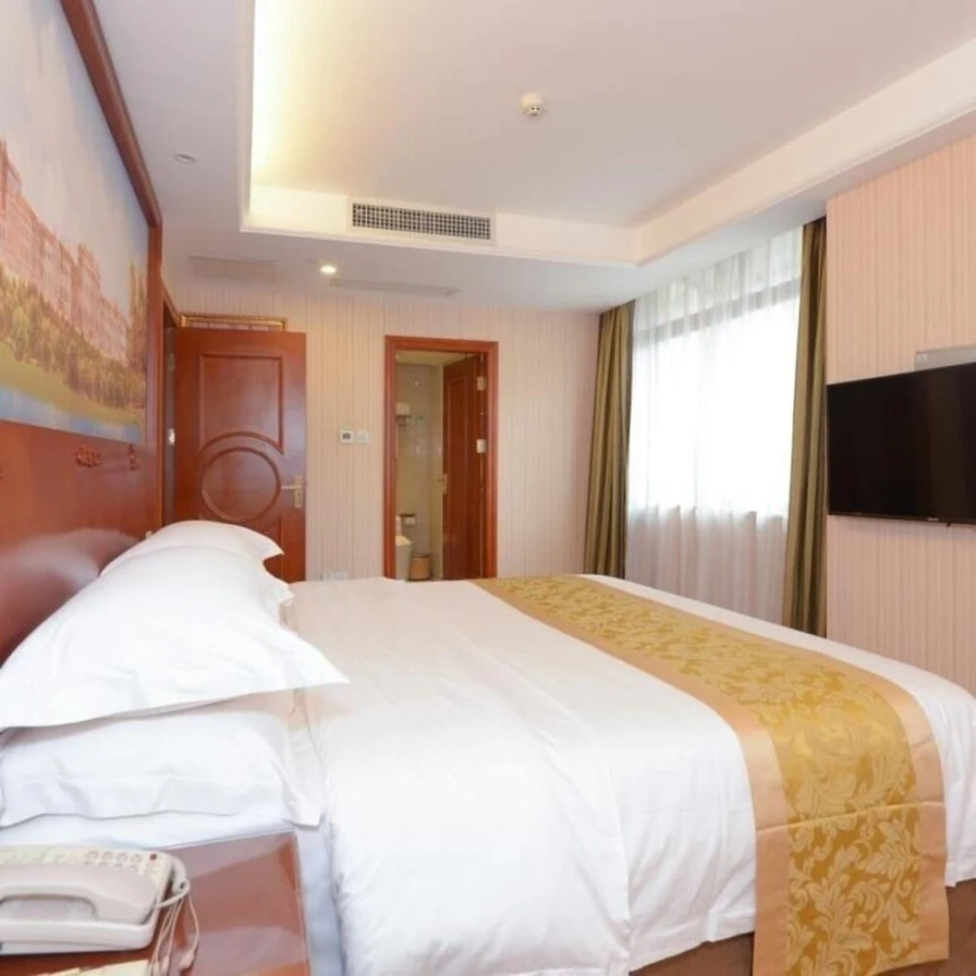 Vienna Hotel Guigang Central Square