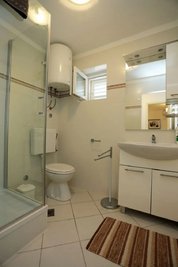 Apartment Ali - modern apartments: A2 Supetar, Island Brac