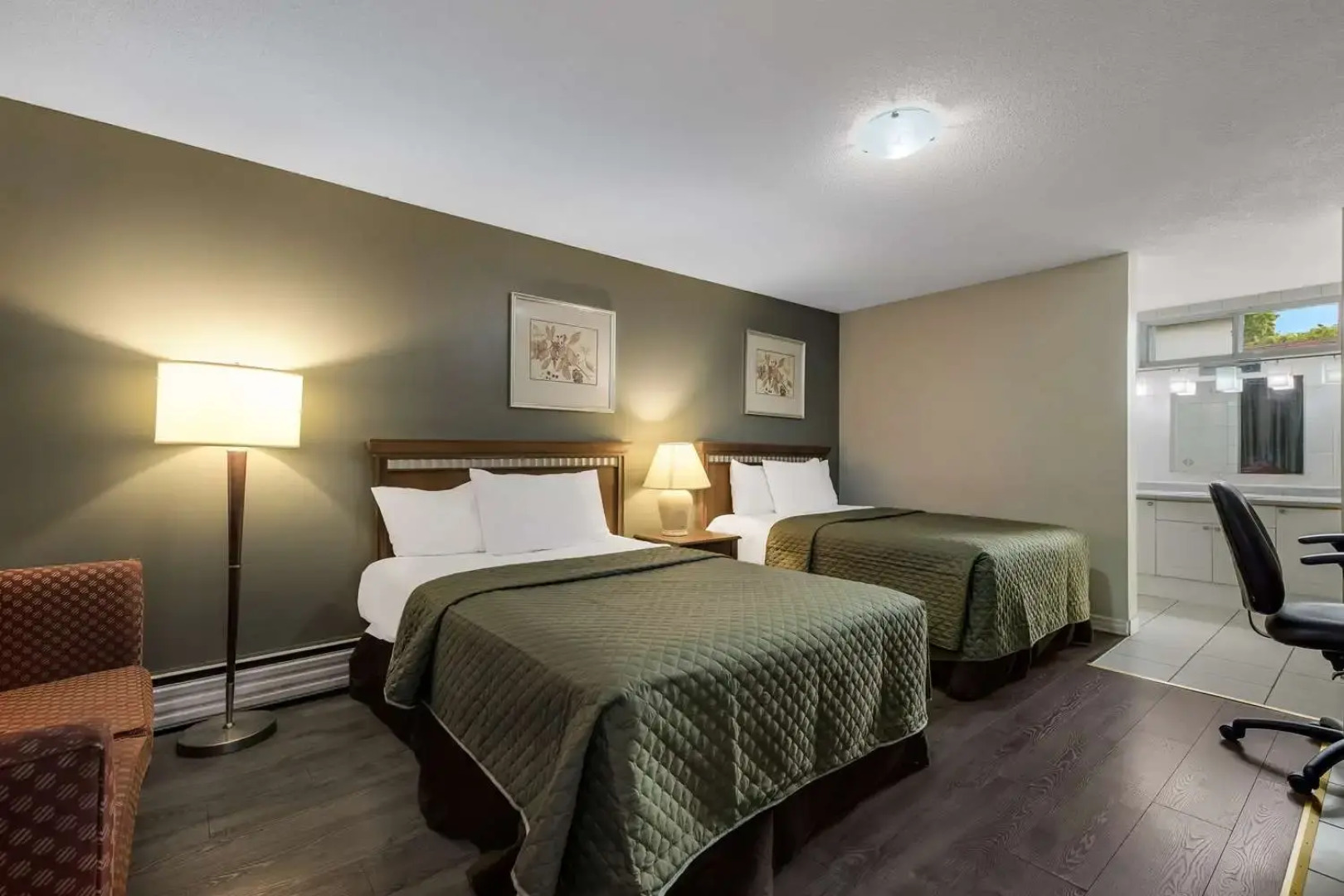 Knights Inn Burlington, ON