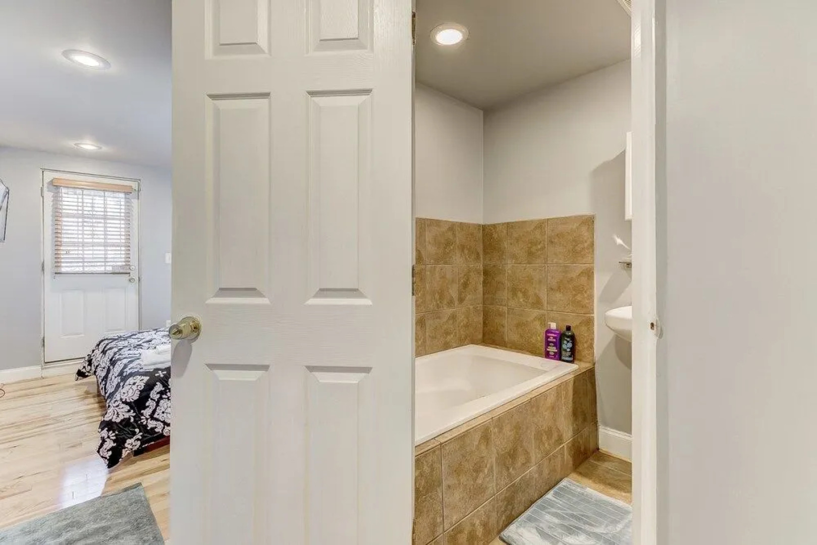 Upscale Home W/rooftopdeck&parking Near Stadiums