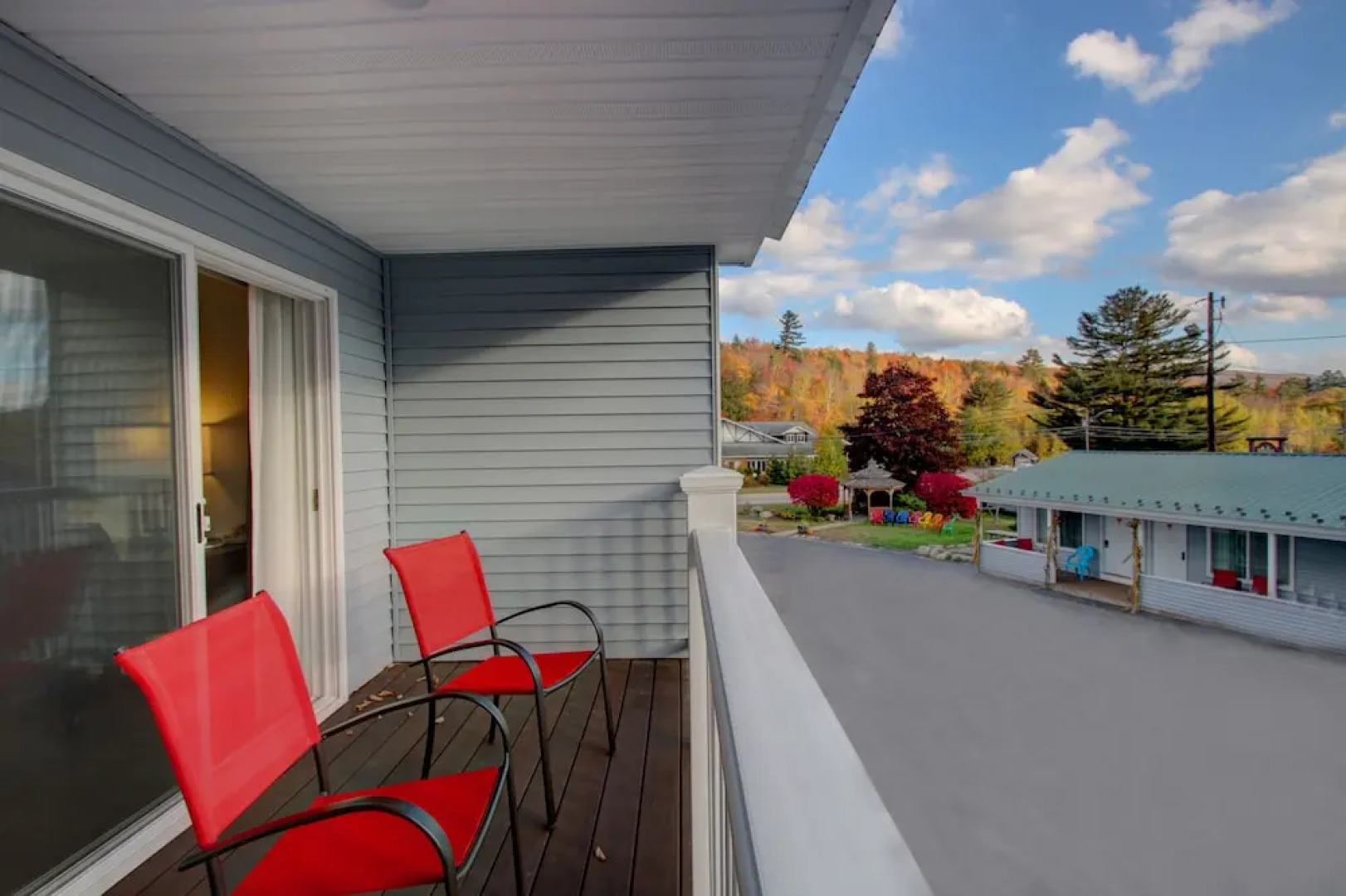 Econo Lodge Inn & Suites