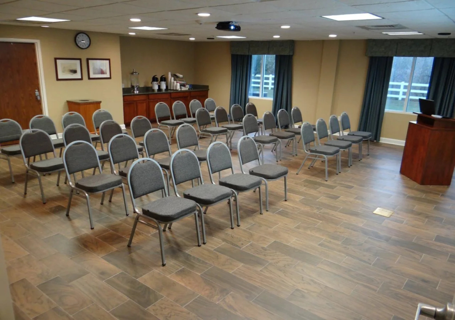 Holiday Inn Express Hotel & Suites Salisbury - Delmar by IHG