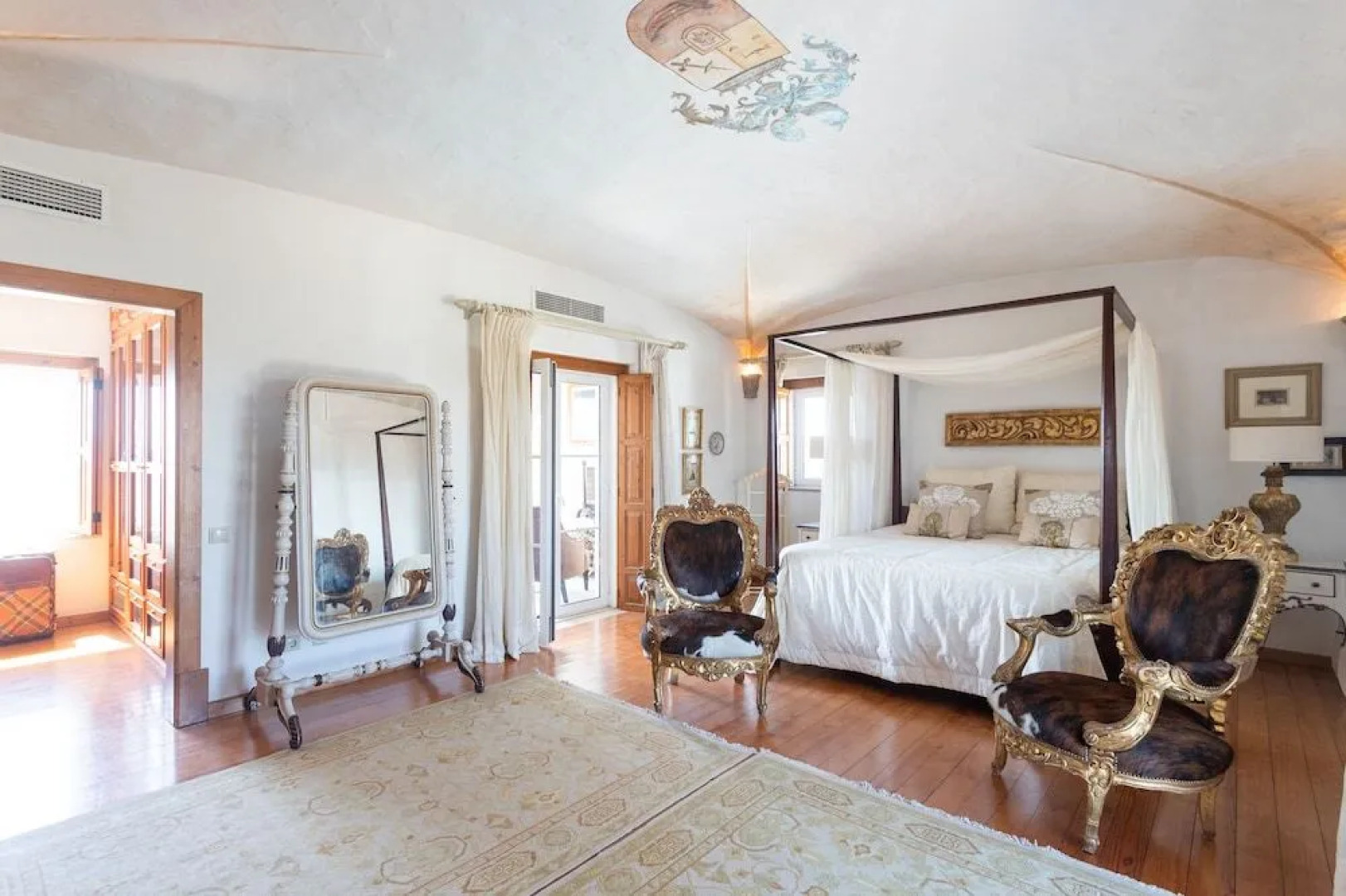 Rosa Estates The Farmhouse & Stables