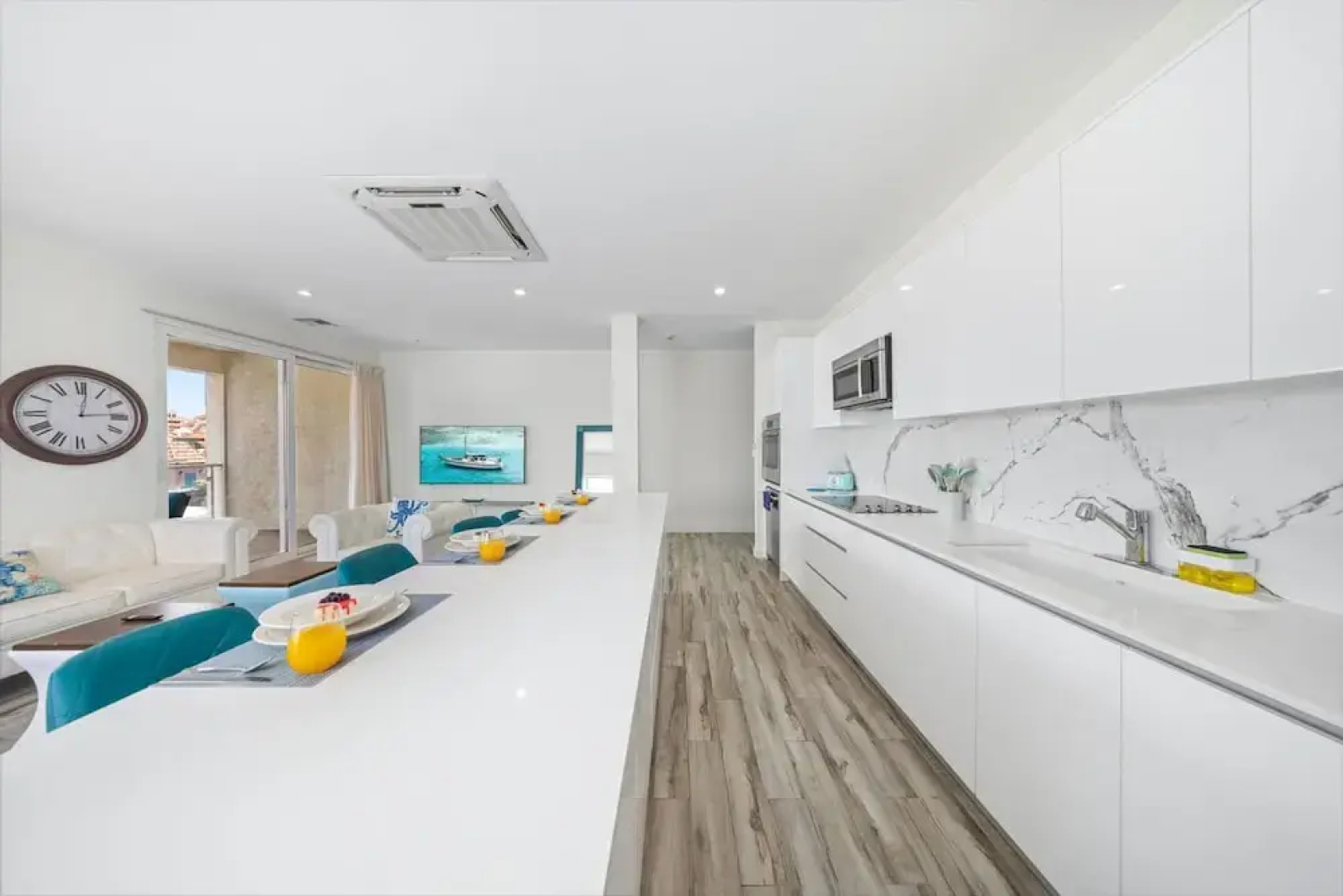 The Cove 106 in Palm Beach Aruba - Prime Location - Free Parking