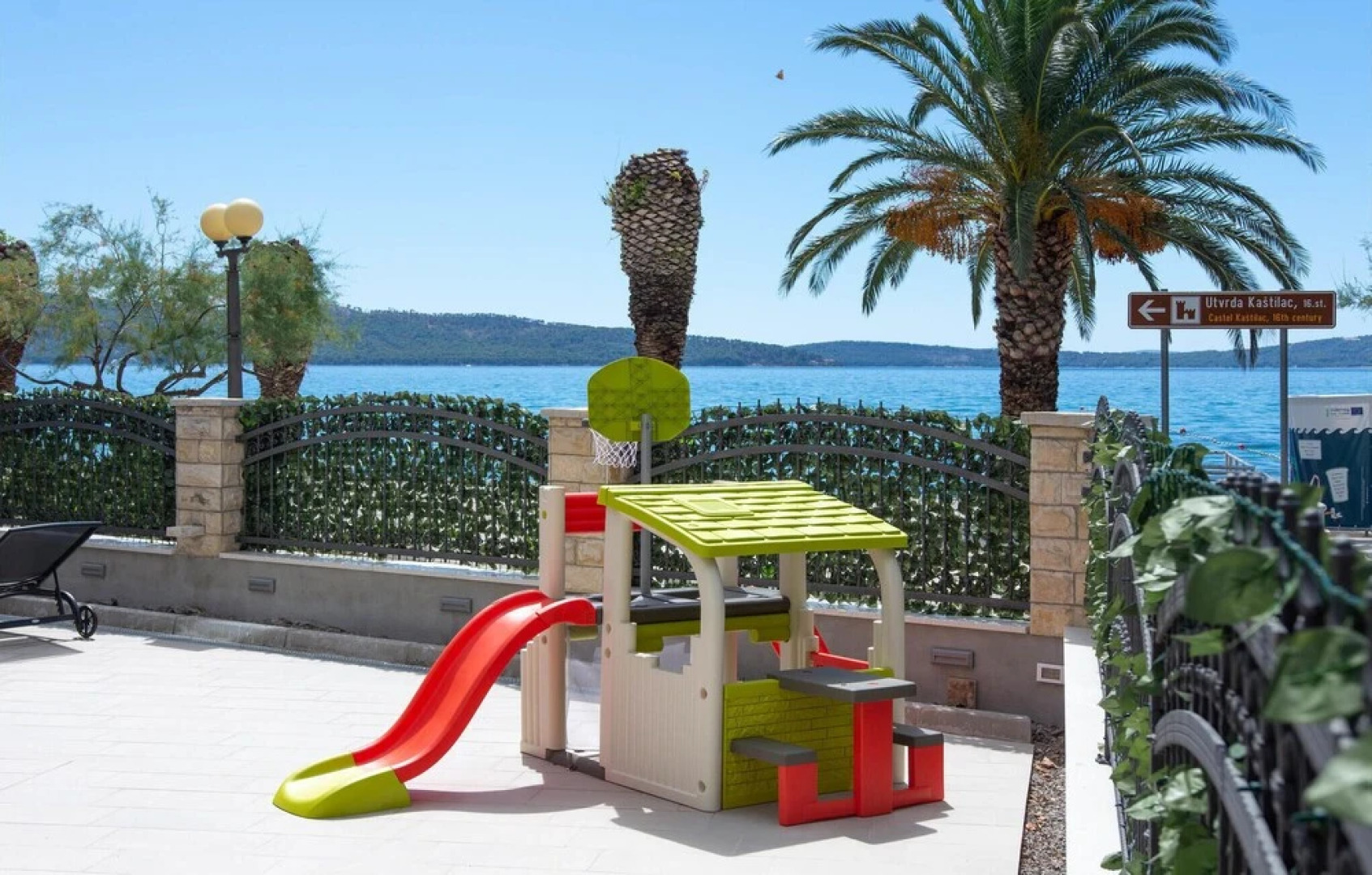 Stunning Apartment in Kastel Gomilica With 3 Bedrooms, Jacuzzi and Wifi