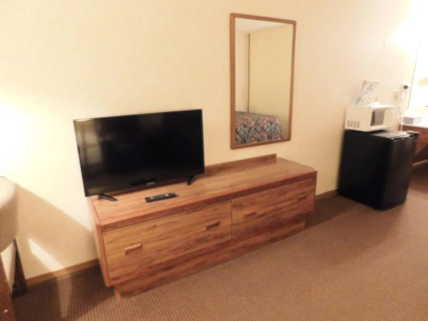 AmeriVu Inn and Suites