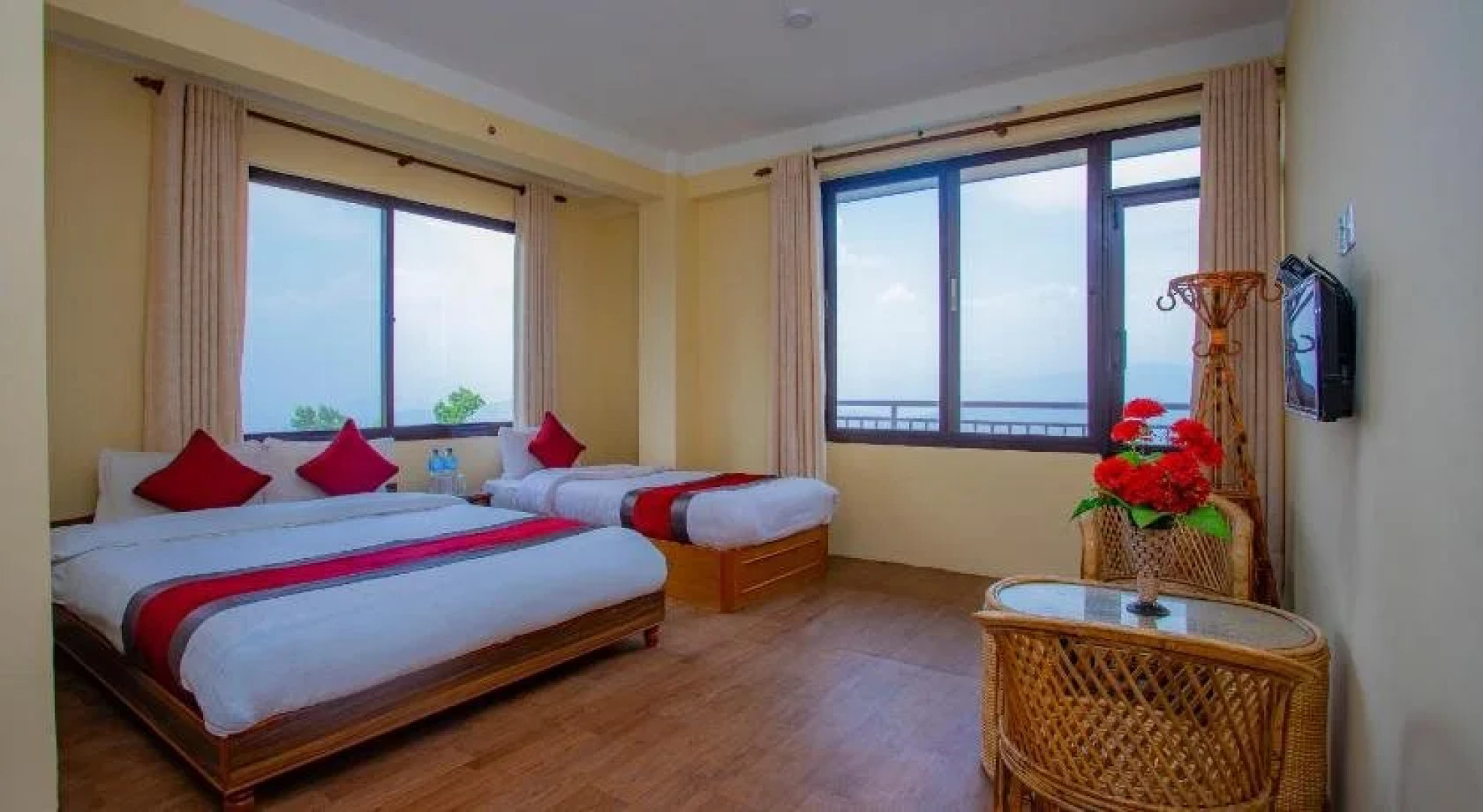 Hotel Himalayan Sunrise