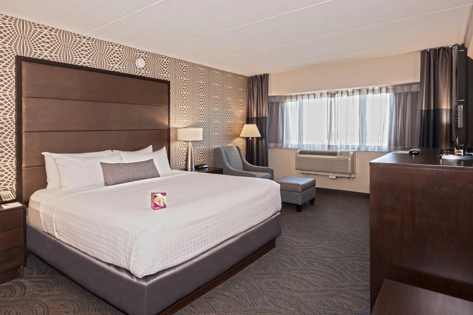 Crowne Plaza Suites MSP Airport - Mall of America by IHG