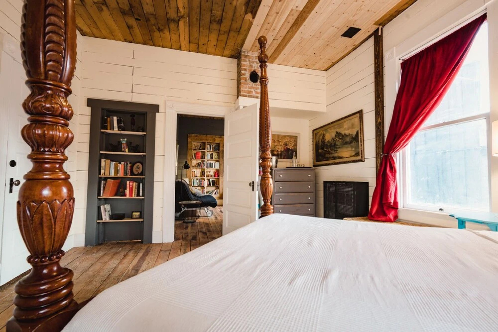 The Gilded Drifter Inn