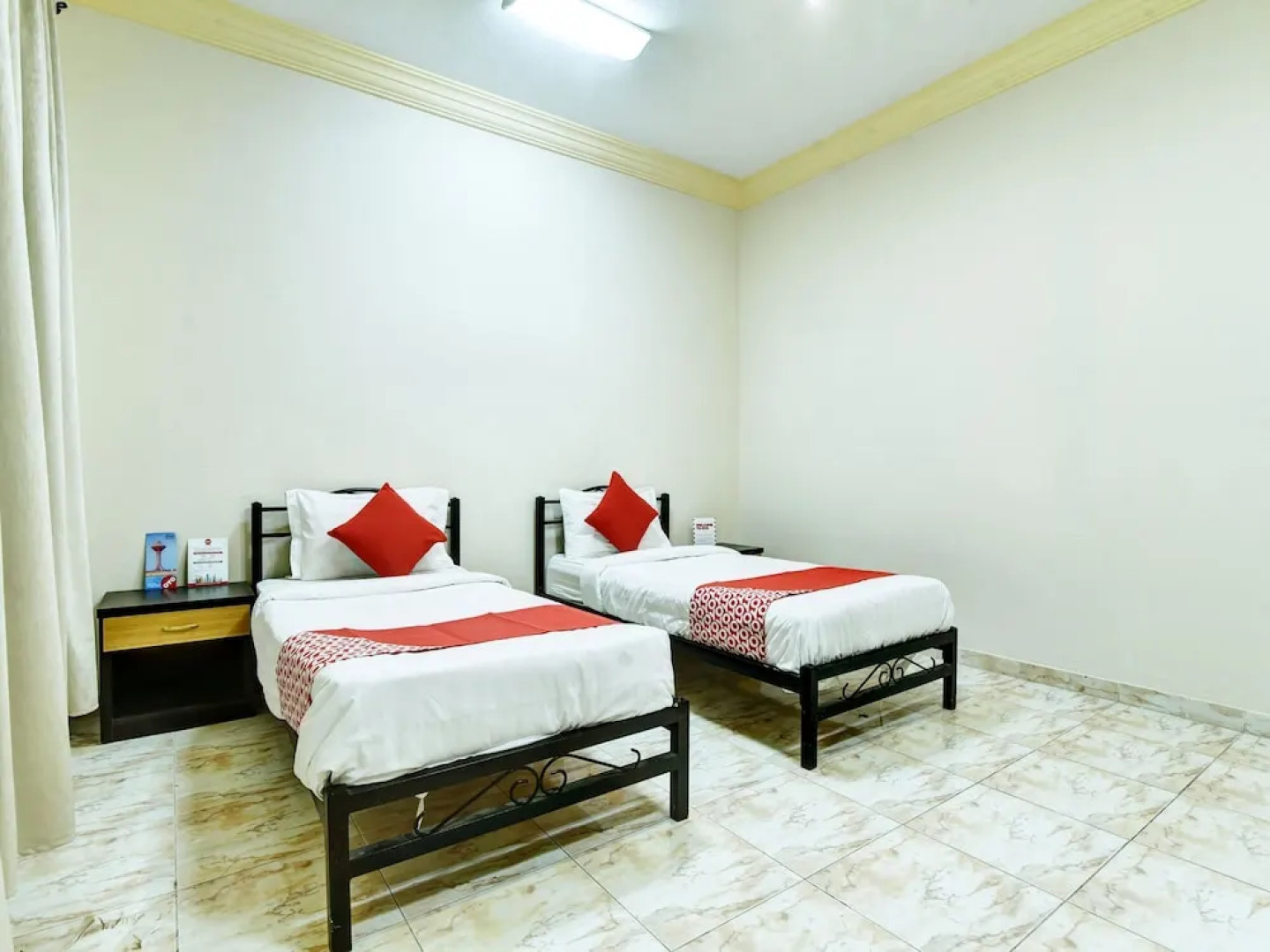 OYO 405 Nujom Al-Jazerah