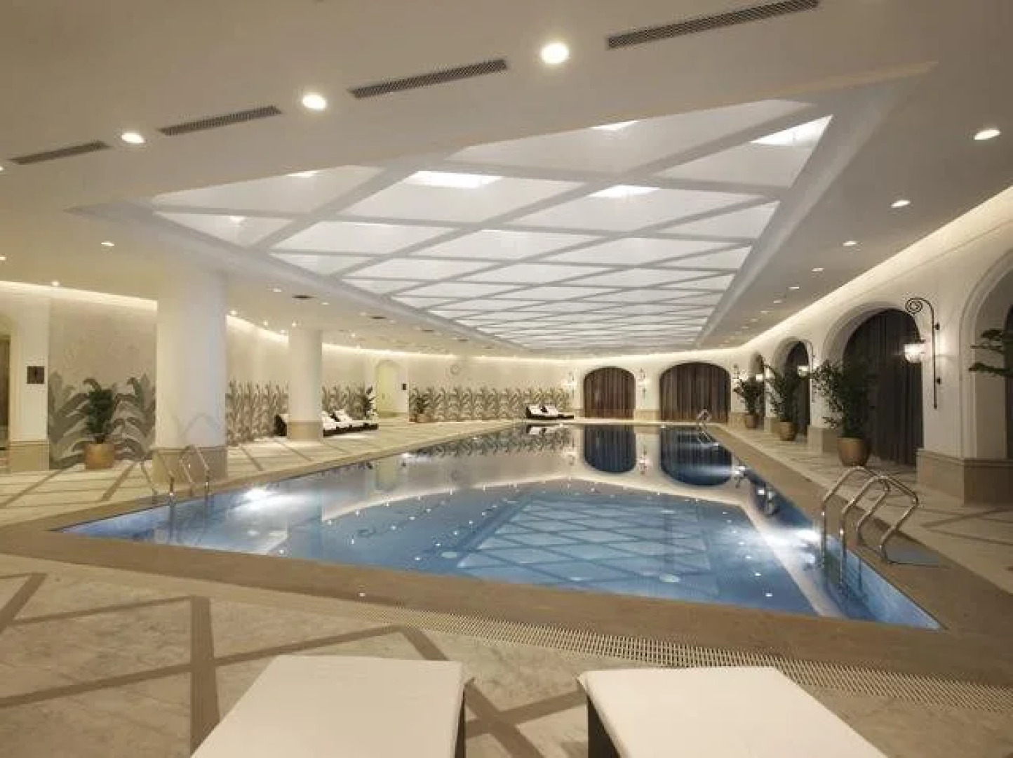 Golden Elephant Golf Hotel