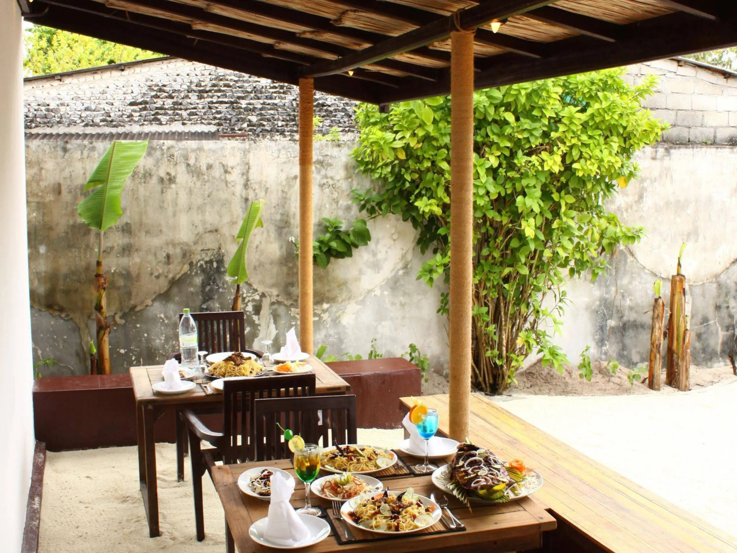 Yonder Retreat Folhudhoo