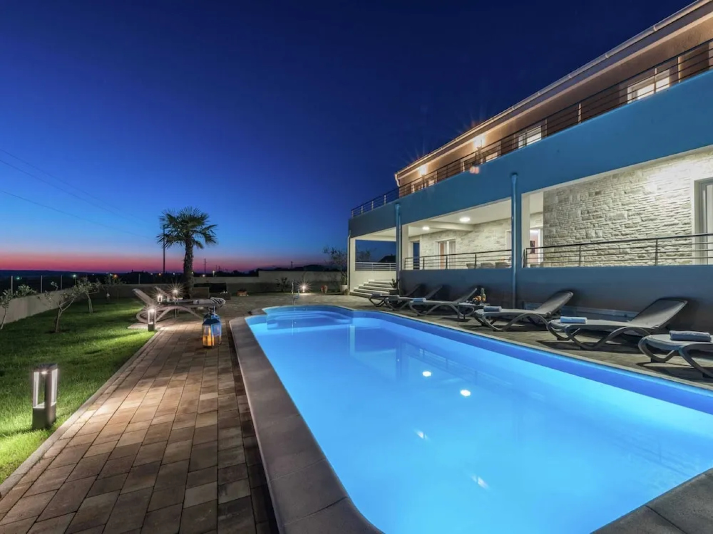 Superb 5 Villa With Heatable Pool Terrace, 4 en Suite Bedrooms, 5 km From sea