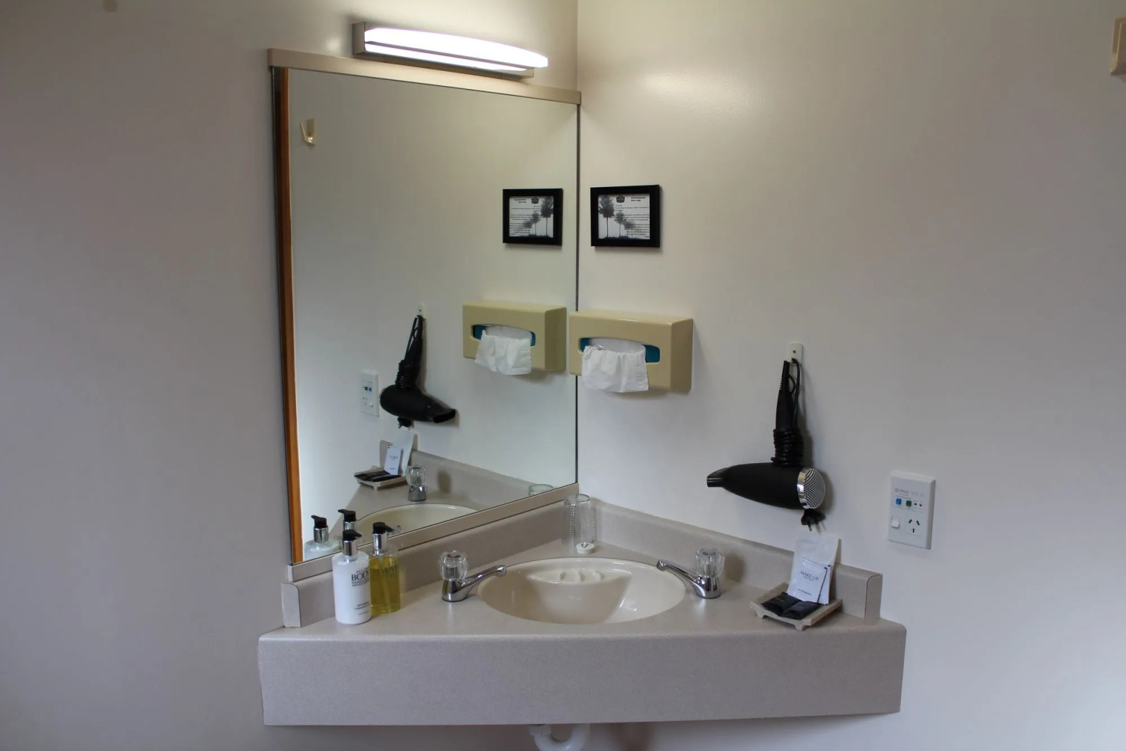 ASURE Ambassador Motor Lodge