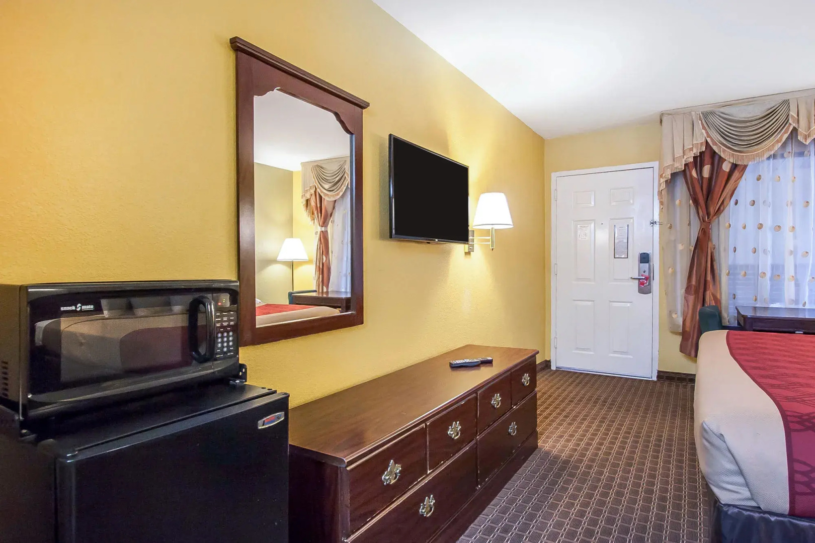 Econo Lodge Inn & Suites Murfreesboro Shopping District