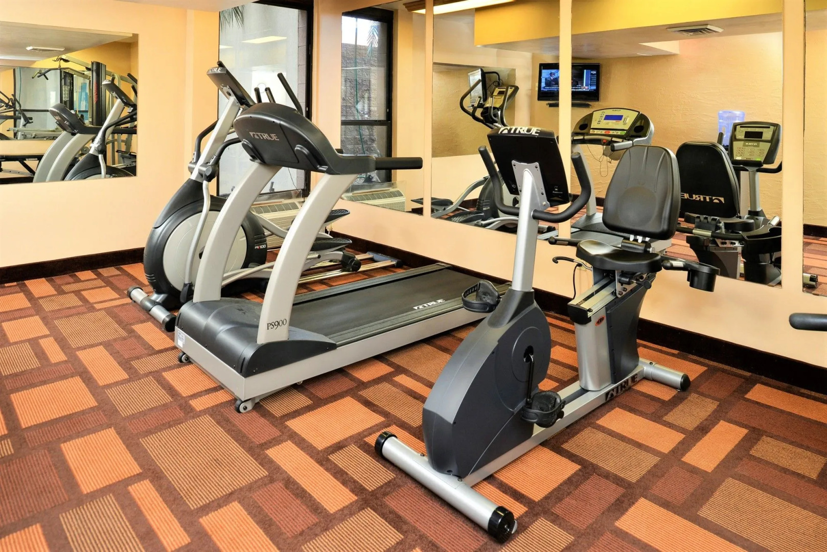 Holiday Inn Express & Suites Phoenix - Tempe by IHG