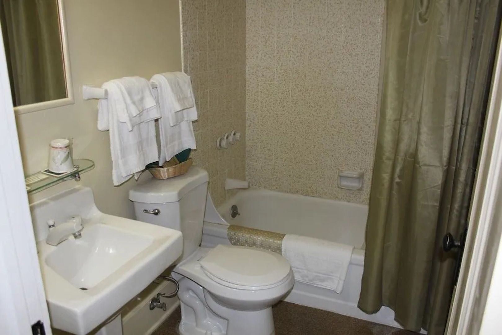 Wolf Creek Inn & Tavern