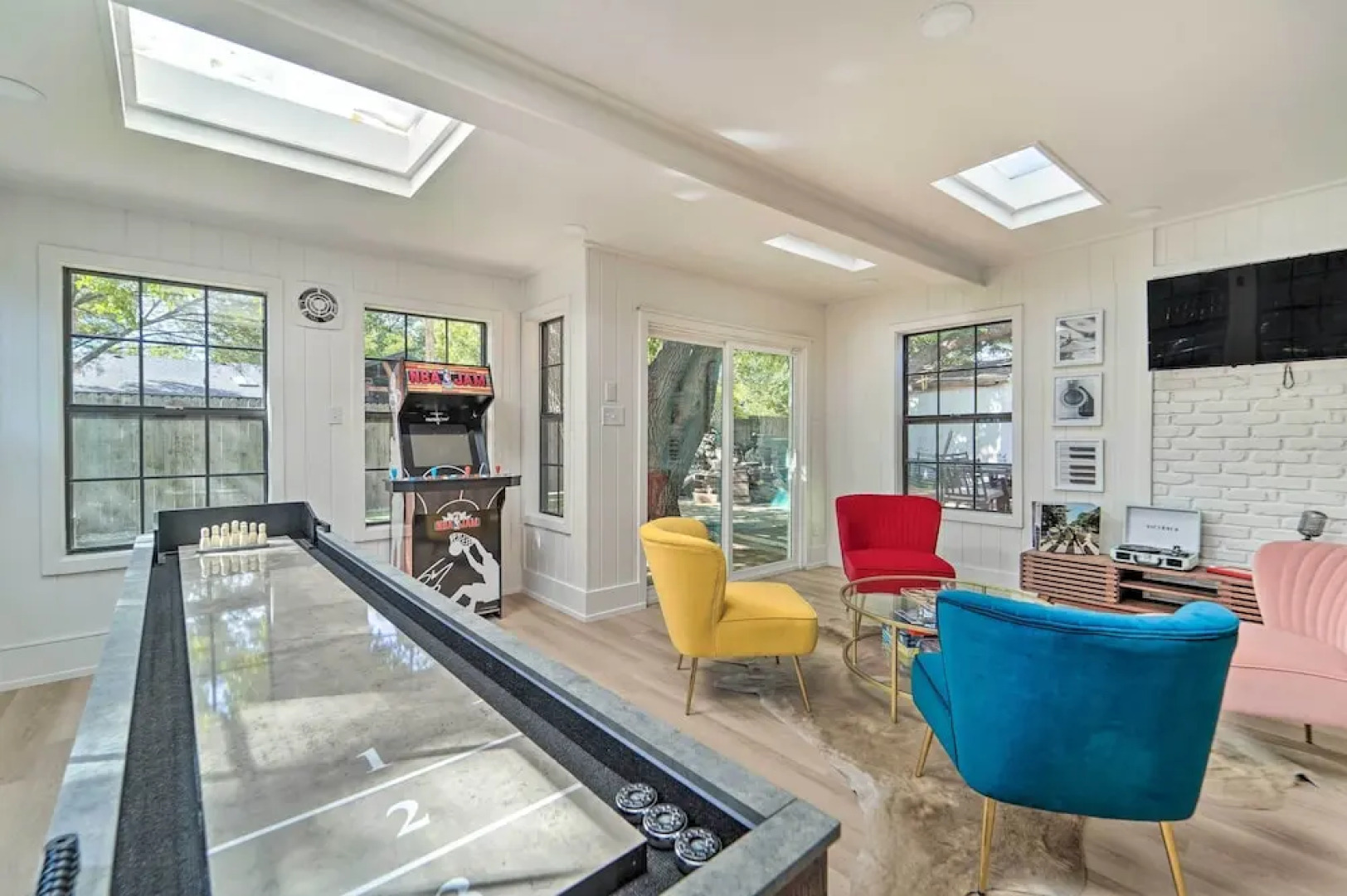 Luxurious Lubbock Home: Fire Pit, Outdoor TV!