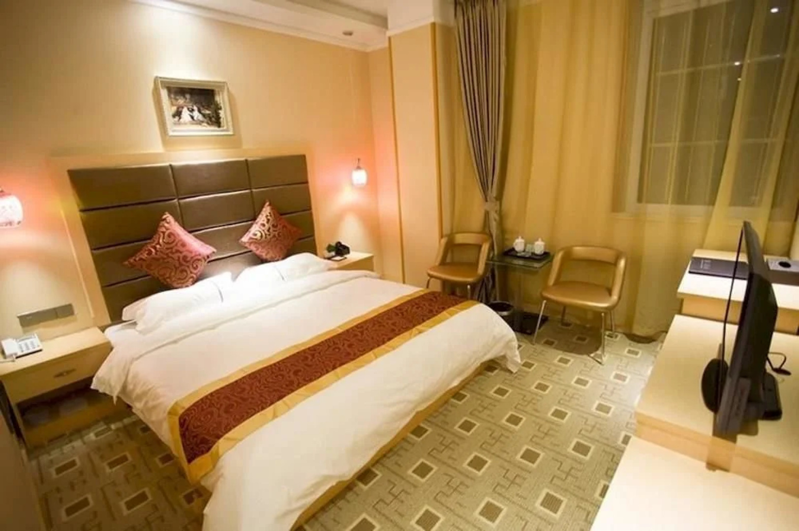 Ankang Yuting Fashion Hotel