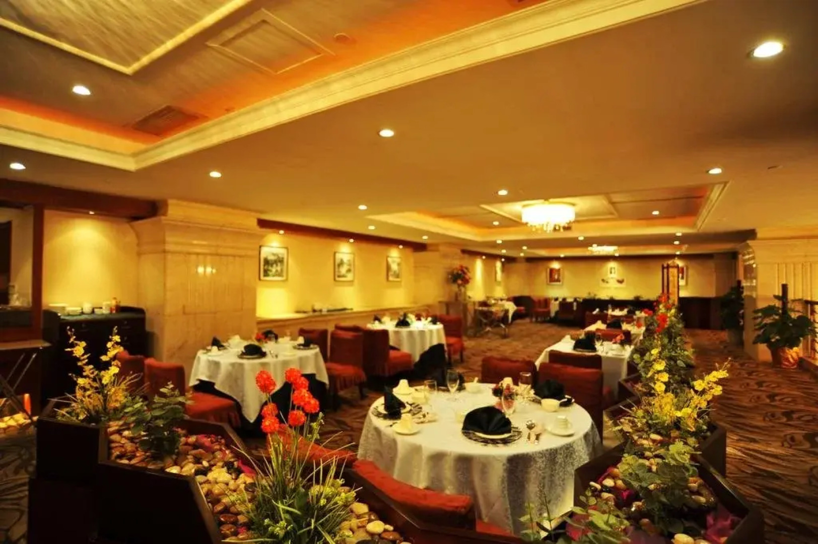 Yining Huarui Business Hotel