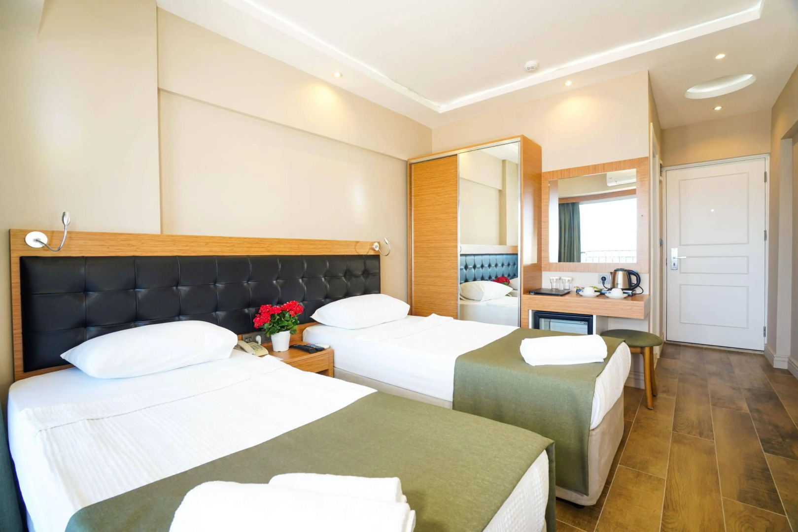 Aurasia SeaSide Hotel