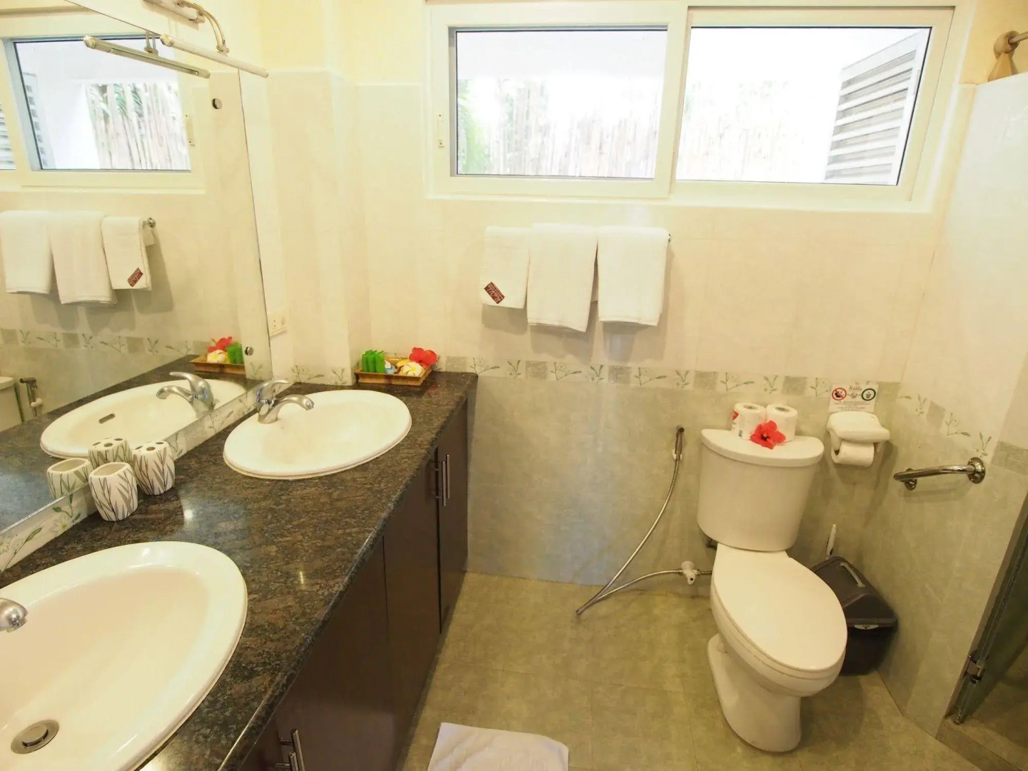 Pura Vida Beach & Dive Resort