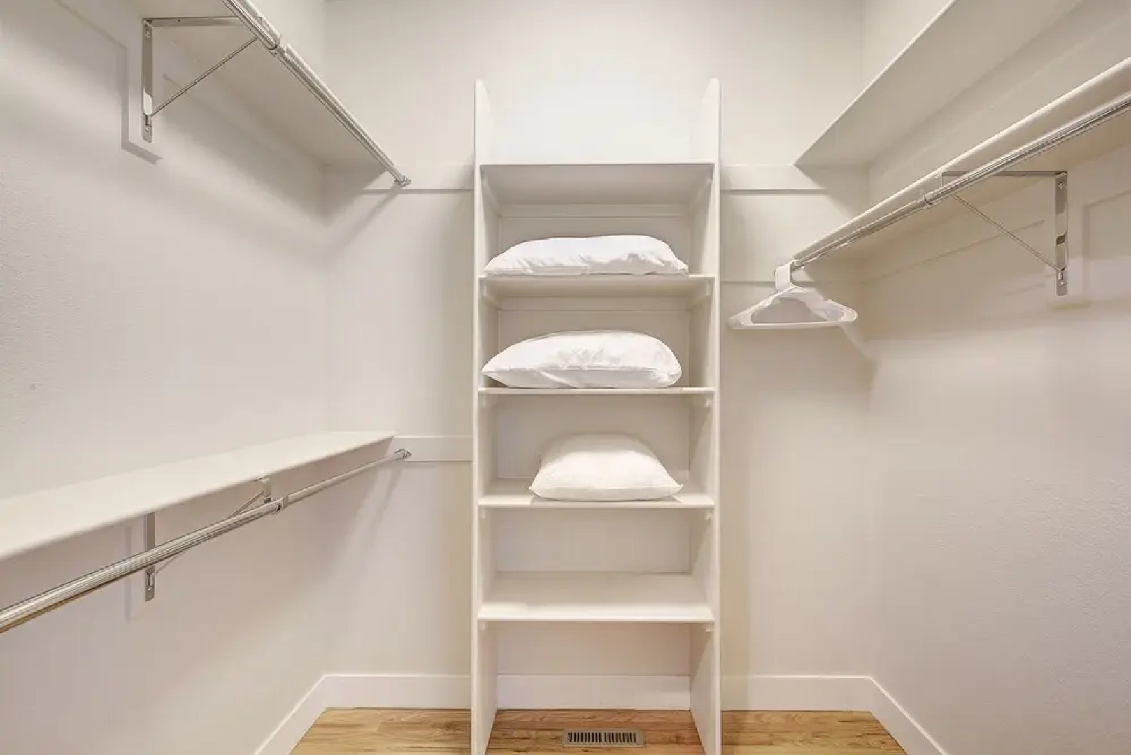 Beautiful New Denver Home! Sleeps 12!