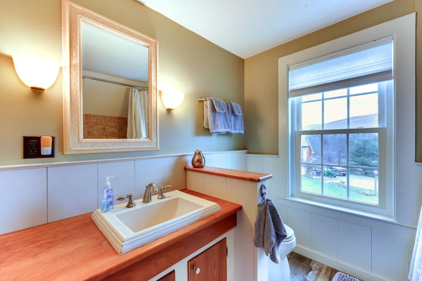 Manchester Center Home w/ Green Mtn Views!