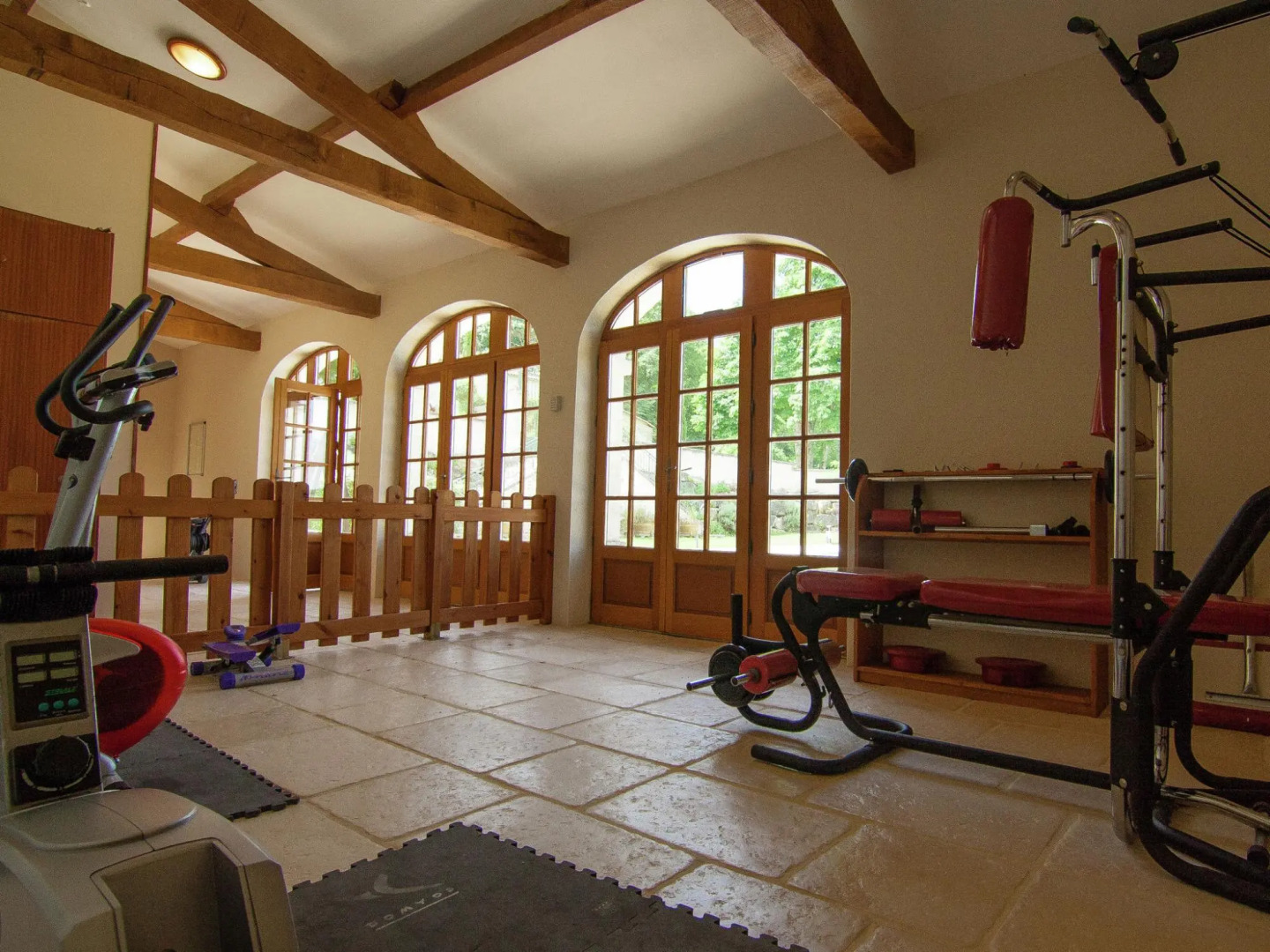 Luxorious Mansion in Saint-Preuil with Sauna