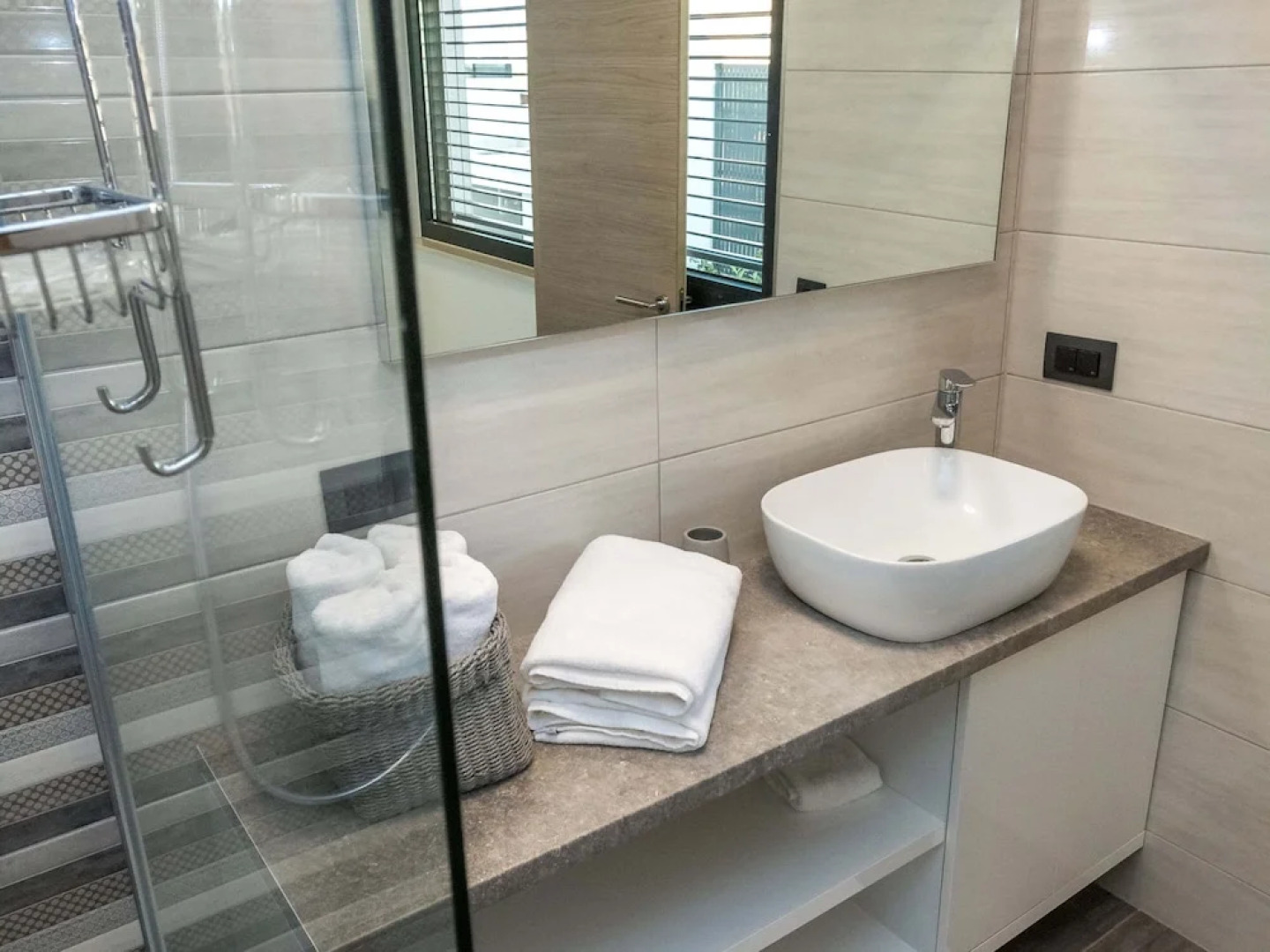 Luxury Villa With Private Pool, Great sea View, Near the Beach