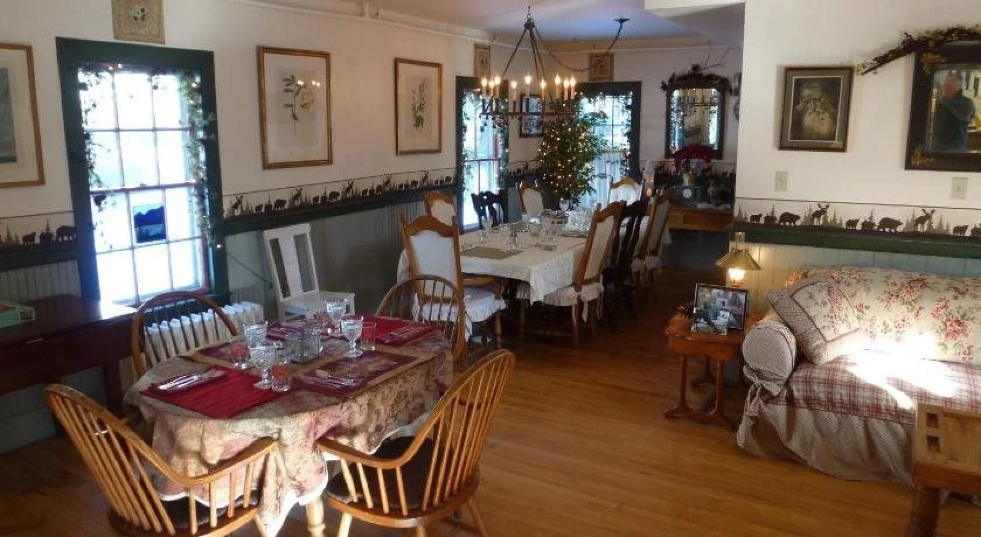 Spruce Moose Lodge and Cottages