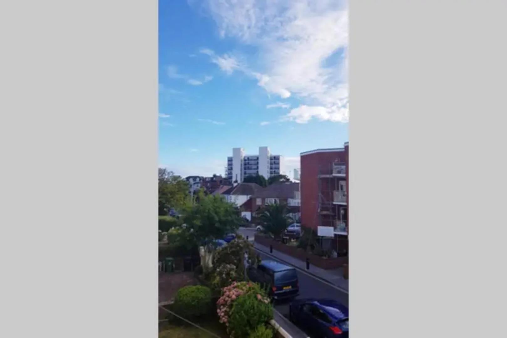 Bright, character 3 bed Apartment: 7 mins walk to sea