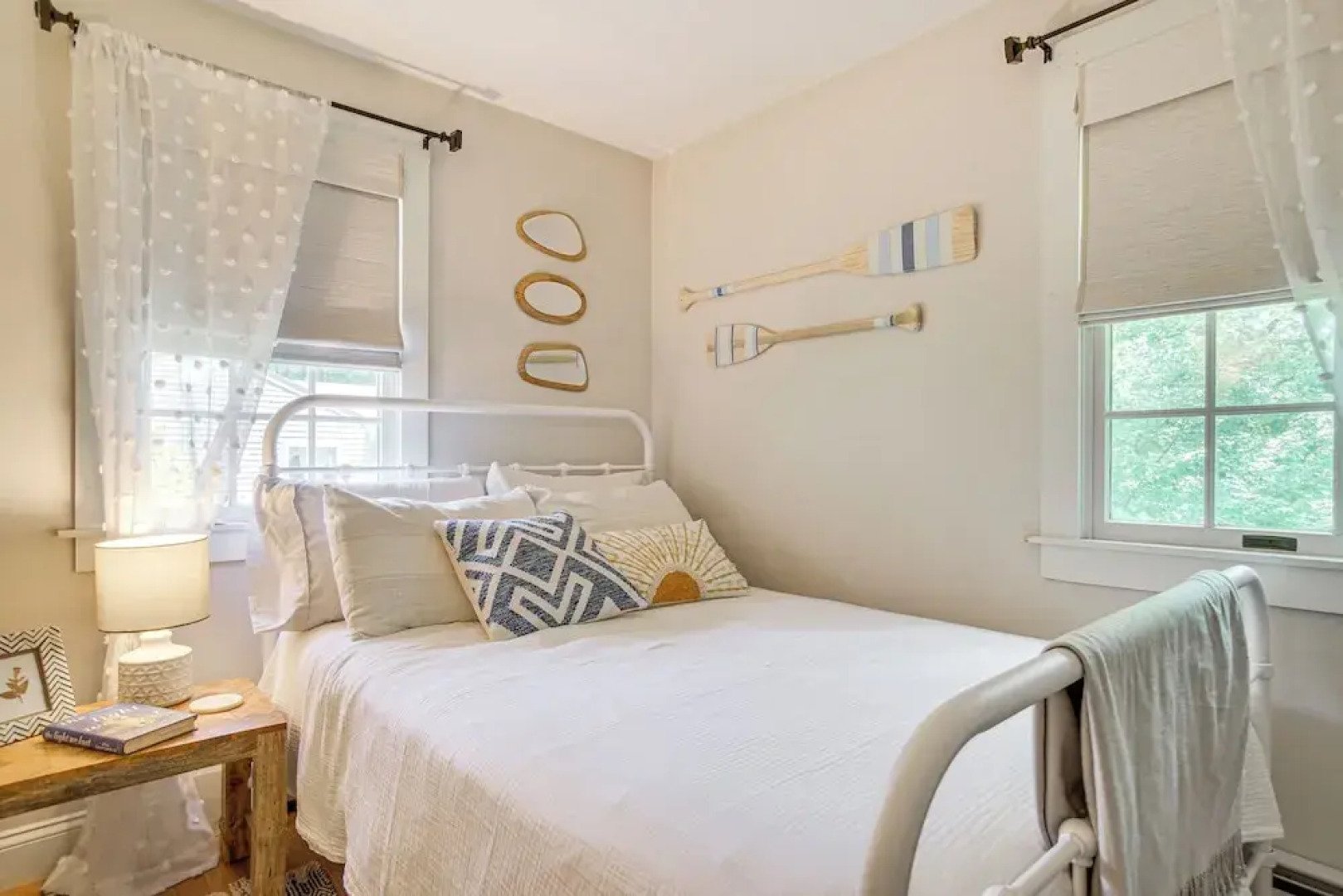 Charming Cape Cod Cottage: 4 Mi to Bristol Beach!