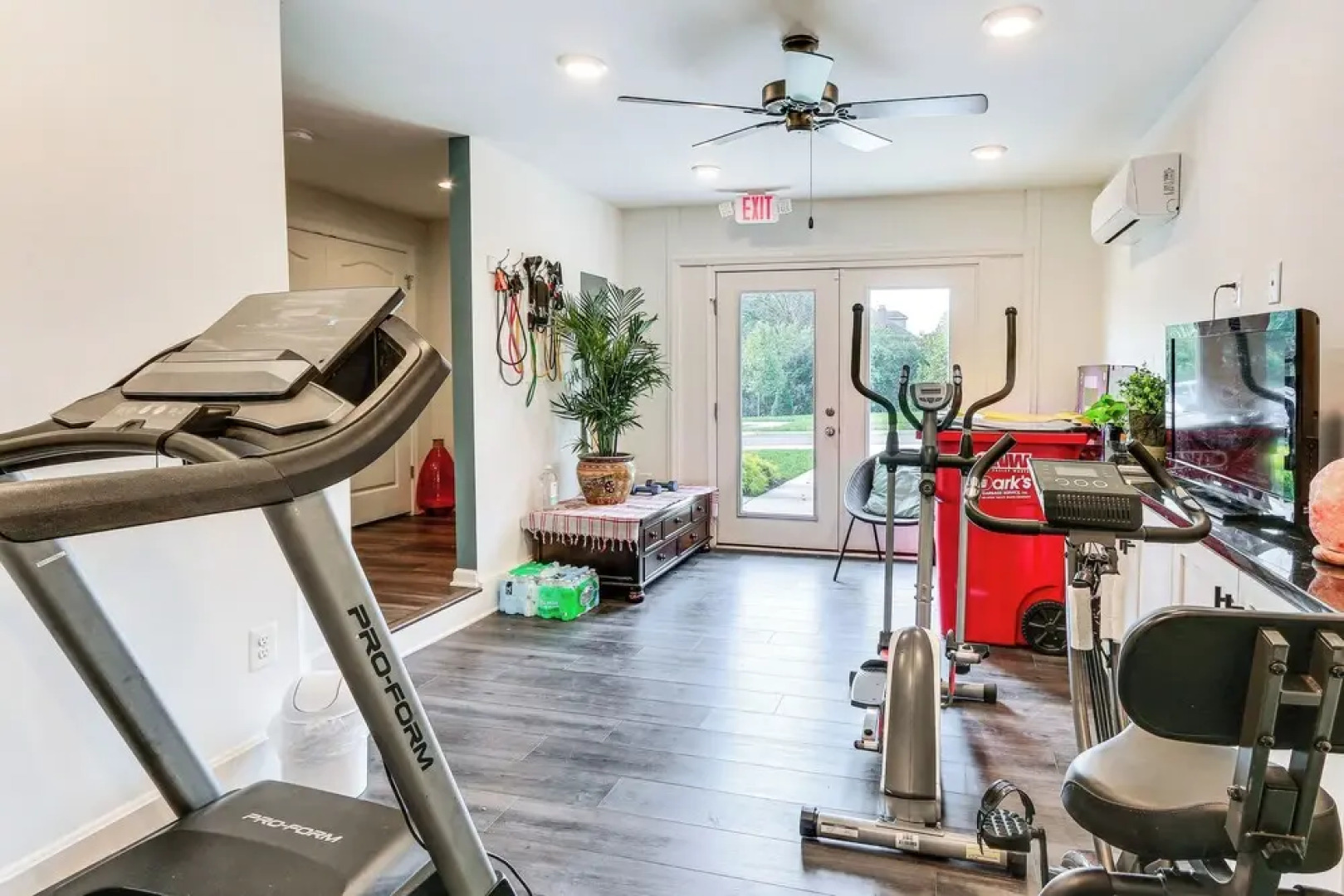 2 Mi to Hollywood Casino: Charles Town Townhome!