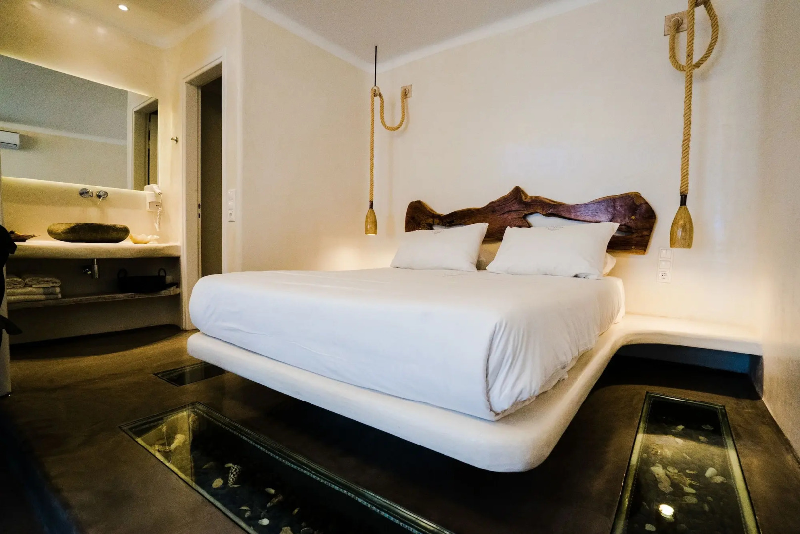 Flaskos Luxury Suites