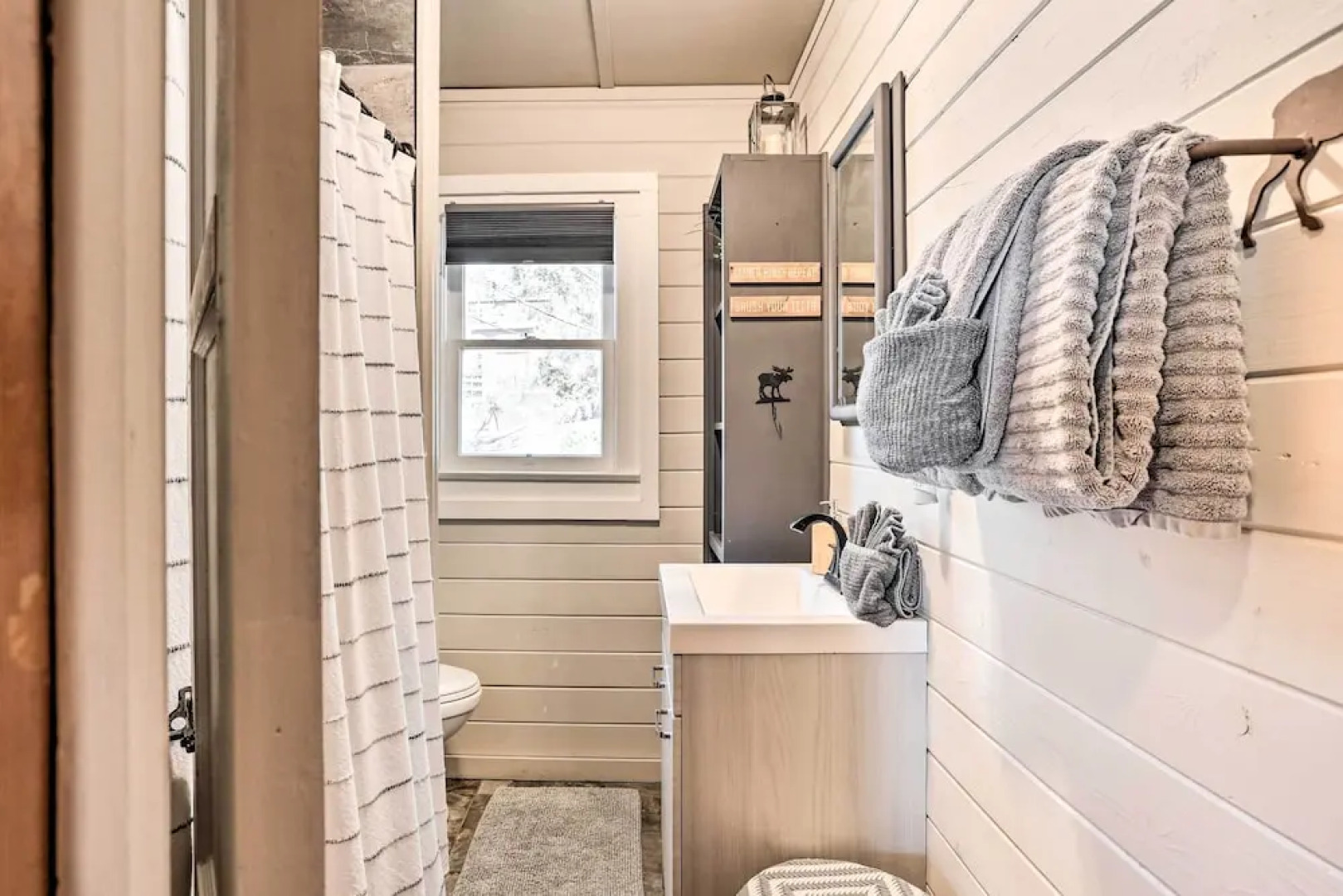 Curly Cabin - 1964 by Big Bear Vacations