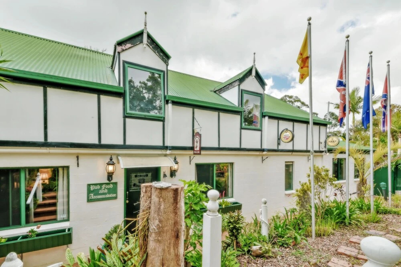 Mount Mee Country Inn Bed & Breakfast