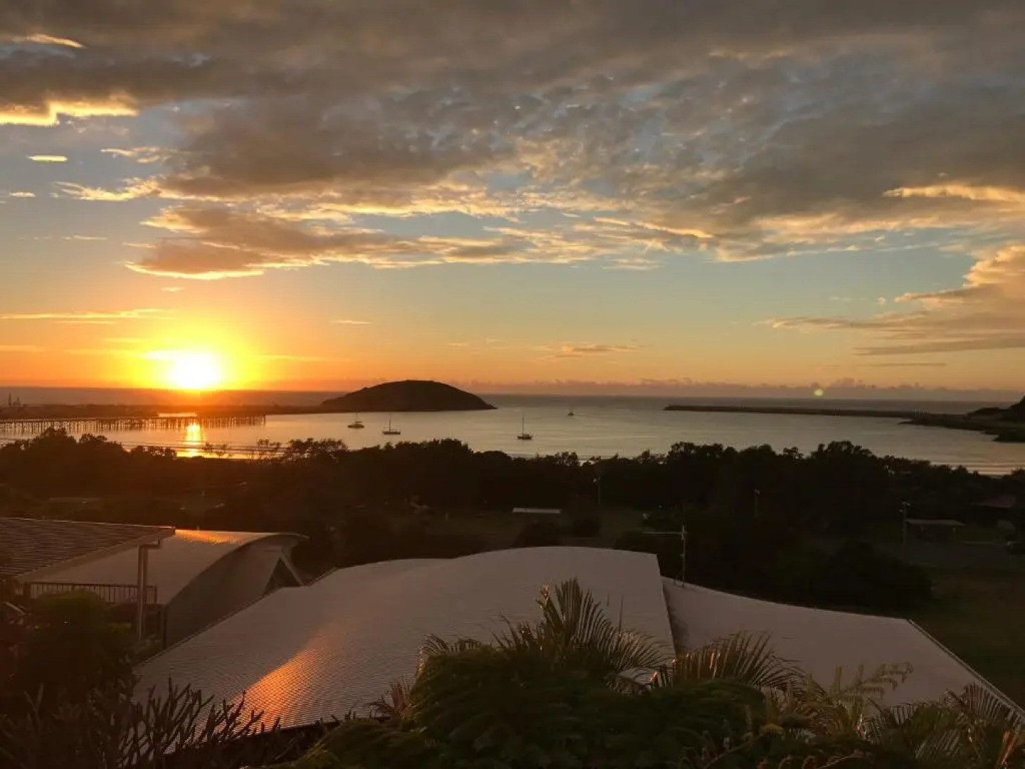 Jetty Splendour Guest Bedroom with Bathroom en-suite B'nB