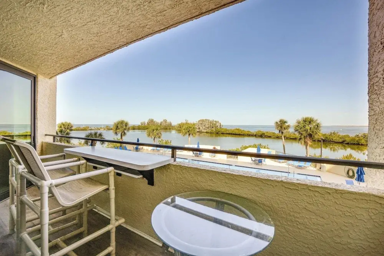 Pool Access & Waterfront Balcony: Hudson Condo!