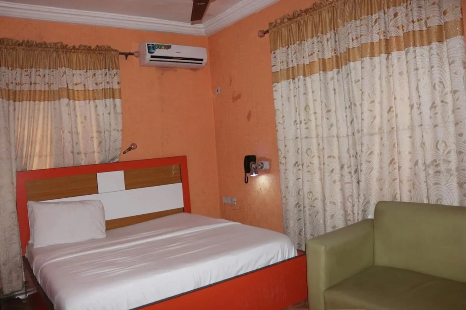 Grand Decent Hotel and Suites